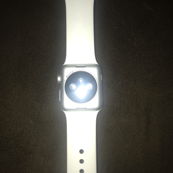 3rd Generation 38mm Apple Watch - Picture 4 of 5